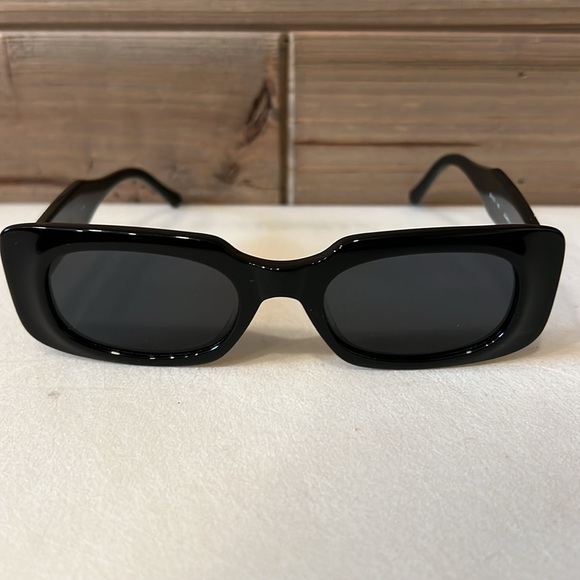 FINLAY Kendall Sunglasses - Black/Grey Lenses display picture 2